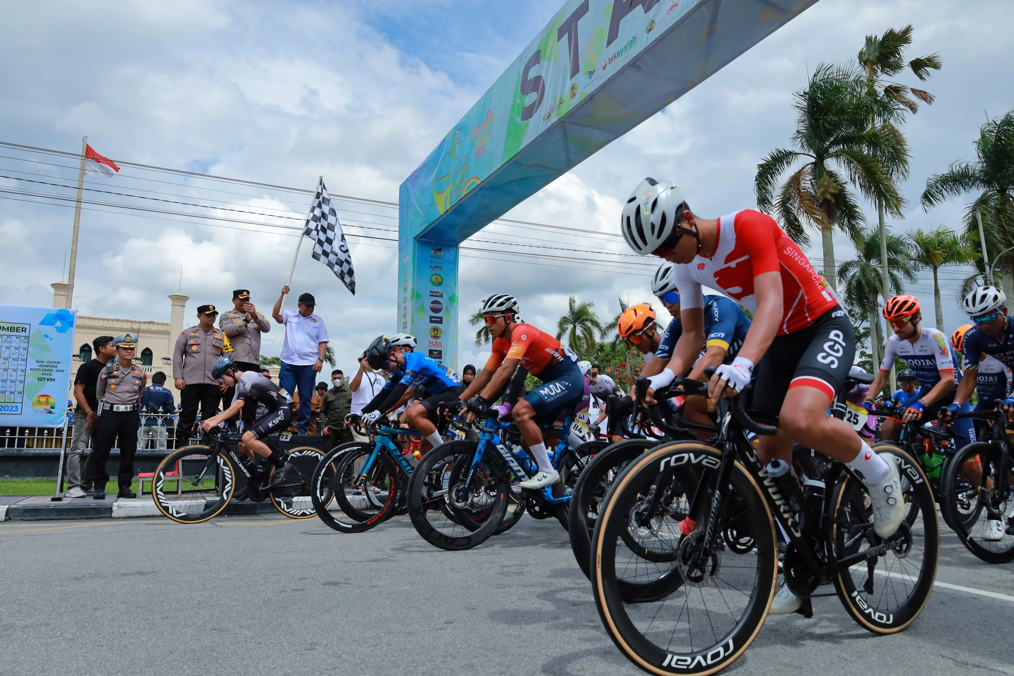 65 Pebalap dari 13 Tim Mulai Start Pada Etape I