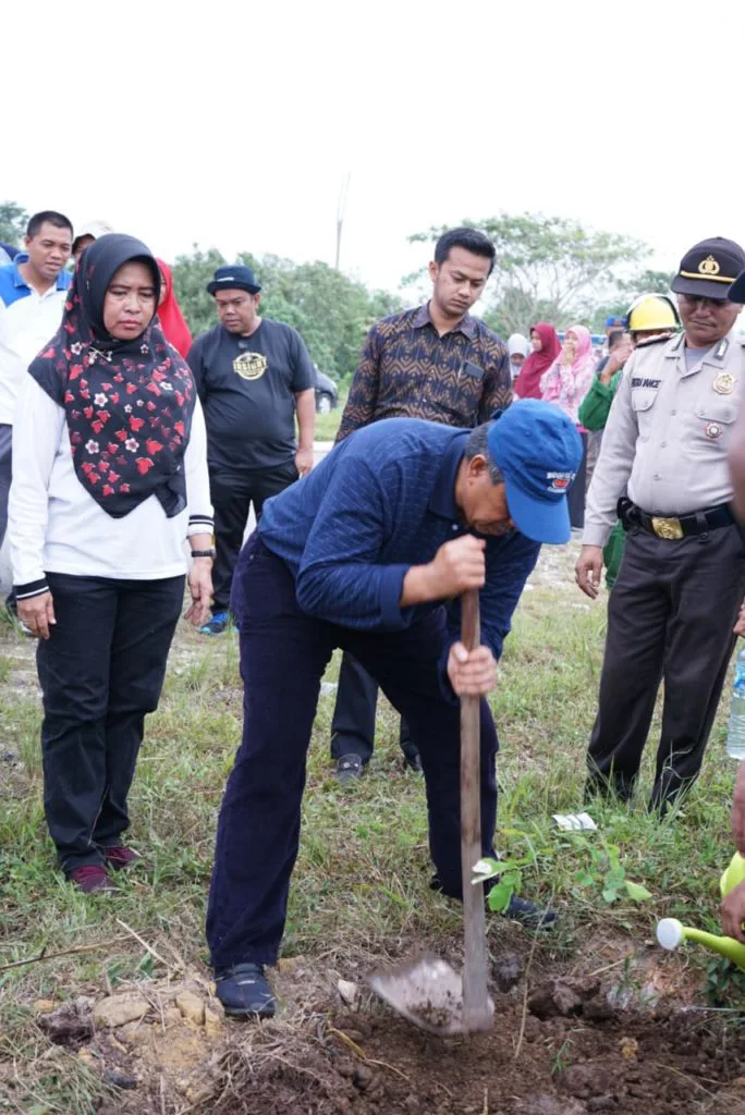 Alfedri Sebut Menanam Pohon Saat ini Untuk Selamatkan Anak Cucu