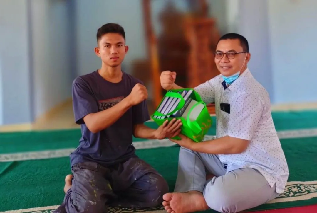 Berkah Ramadhan, PT KTU Serahkan Alquran dan Iqro di 12 Masjid