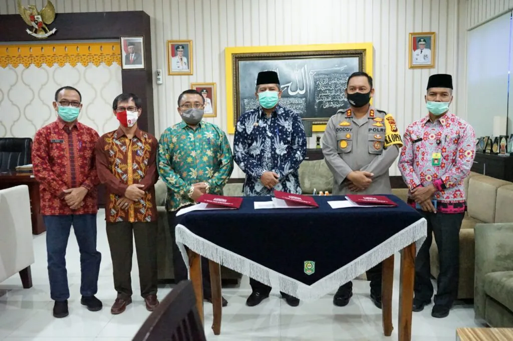 Bupati Siak Tandatangani Adendum NPHD Pilkada Kabupaten Siak