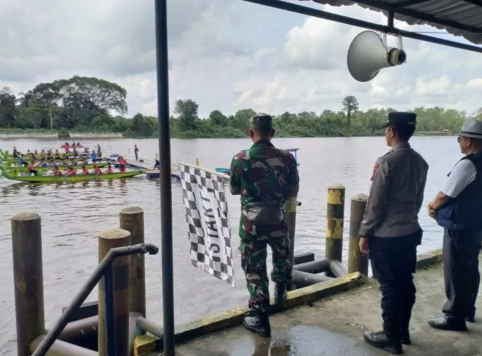 Dandim Siak Lepas Peserta Lomba Siak Serindit Boat Race 2023