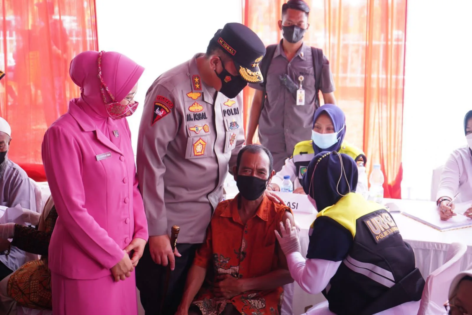 Dukungan Masyarakat Bukti Nyata Kecintaan Terhadap Polri, Kapolda Riau : Layani Tanpa Pamrih