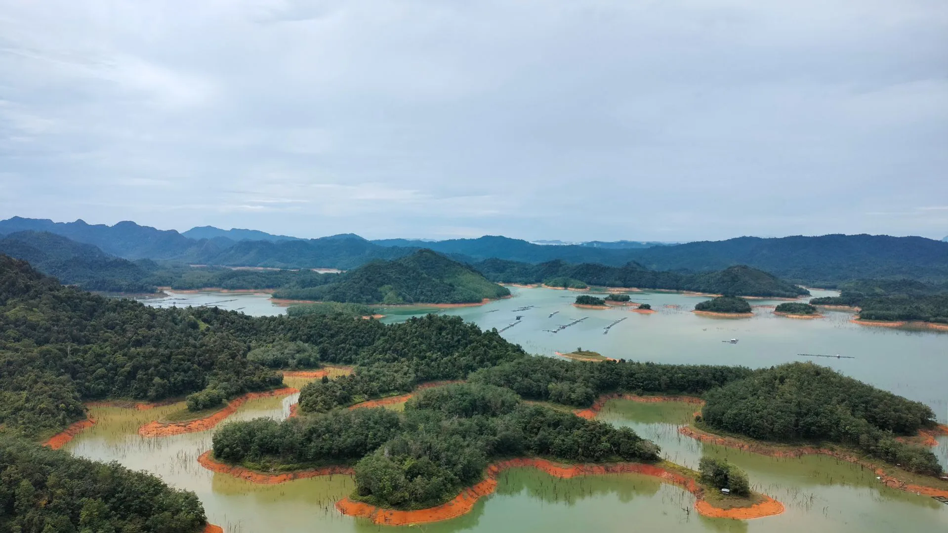 Elegi Dibalik Keindahan Danau PLTA Koto Panjang