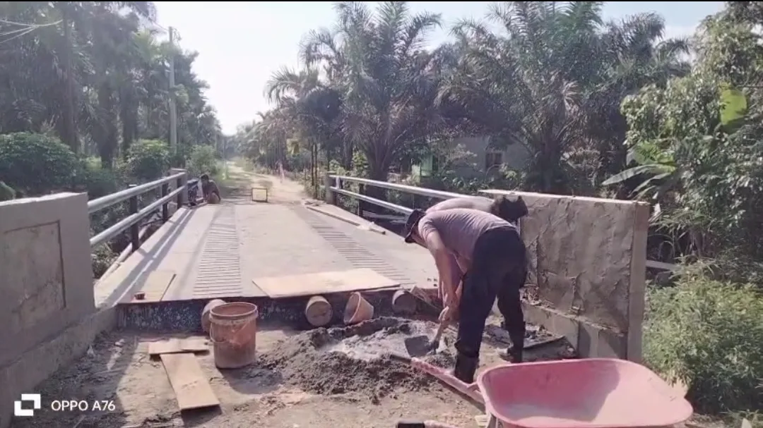 Hari ke-45, Renovasi Jembatan Merah Putih Presisi Tahap II di Siak Terus Dikebut