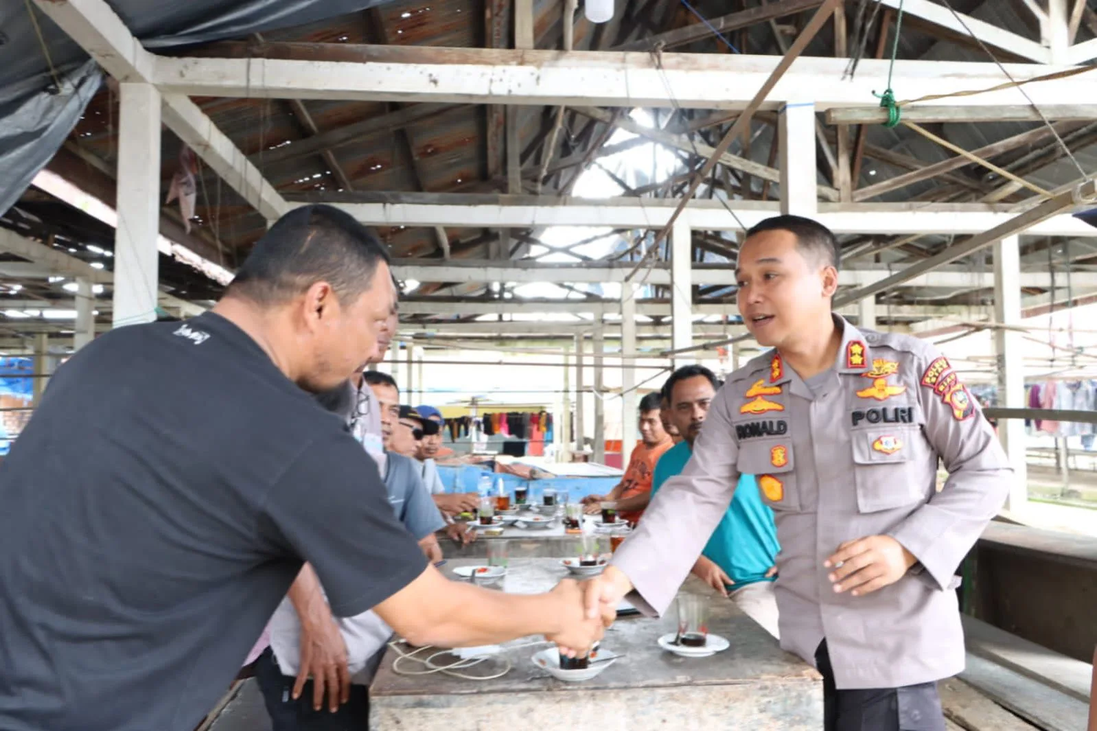Jalan Rusak Parah, Warga di Pasar Dayun Ngadu ke Kapolres Siak