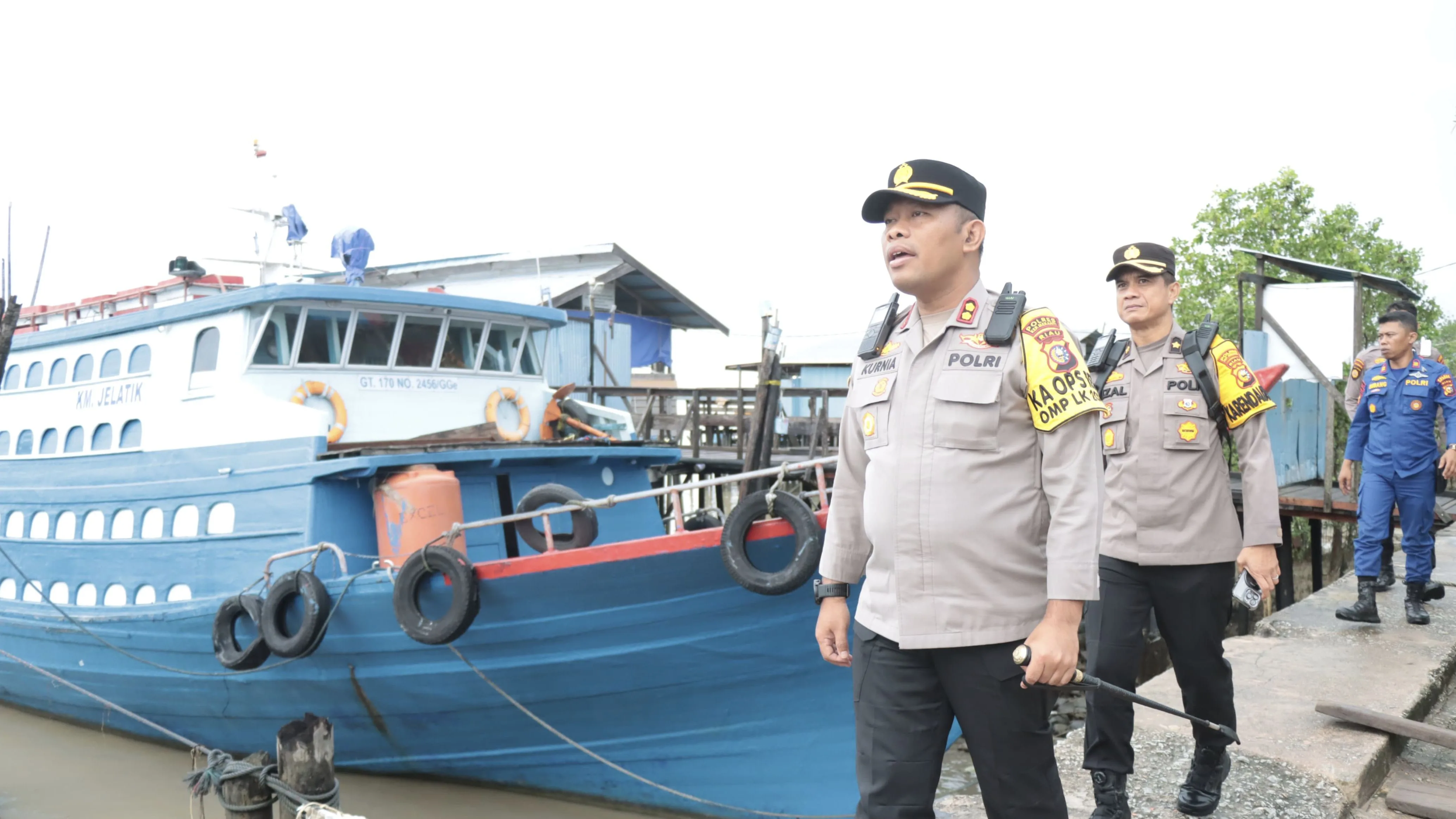 Kapolres Bersama KPU Meranti Cek Kapal Pengangkut Logistik Pilkada 2024