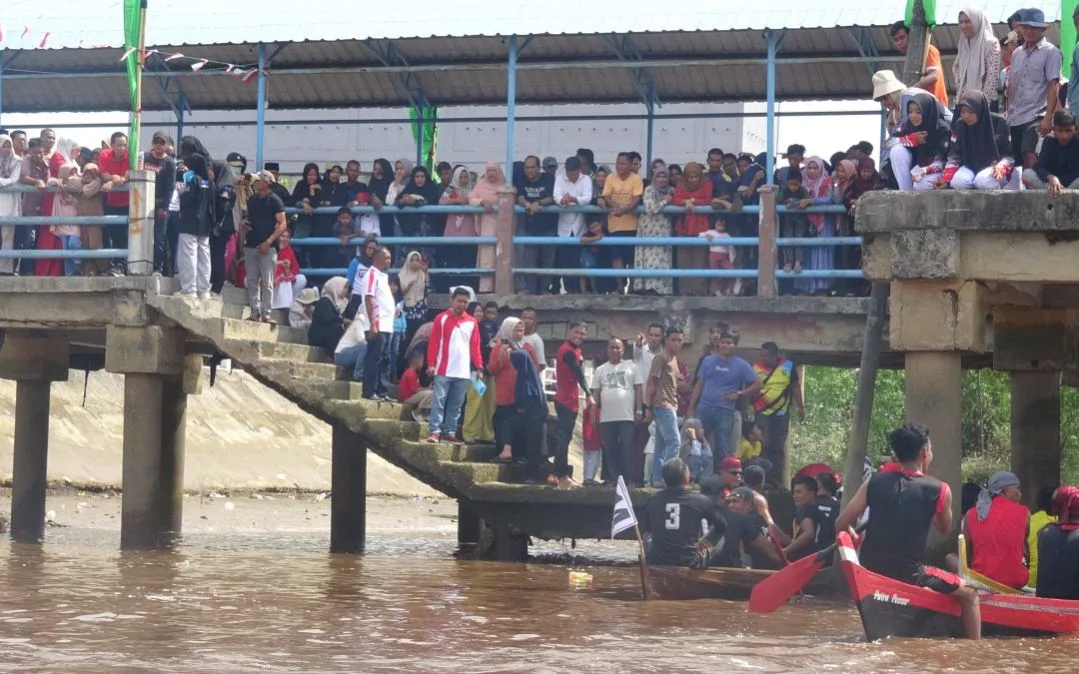 Ketua DPRD Siak Indra Gunawan Apresiasi Semangat Budaya Melalui Lomba Perahu