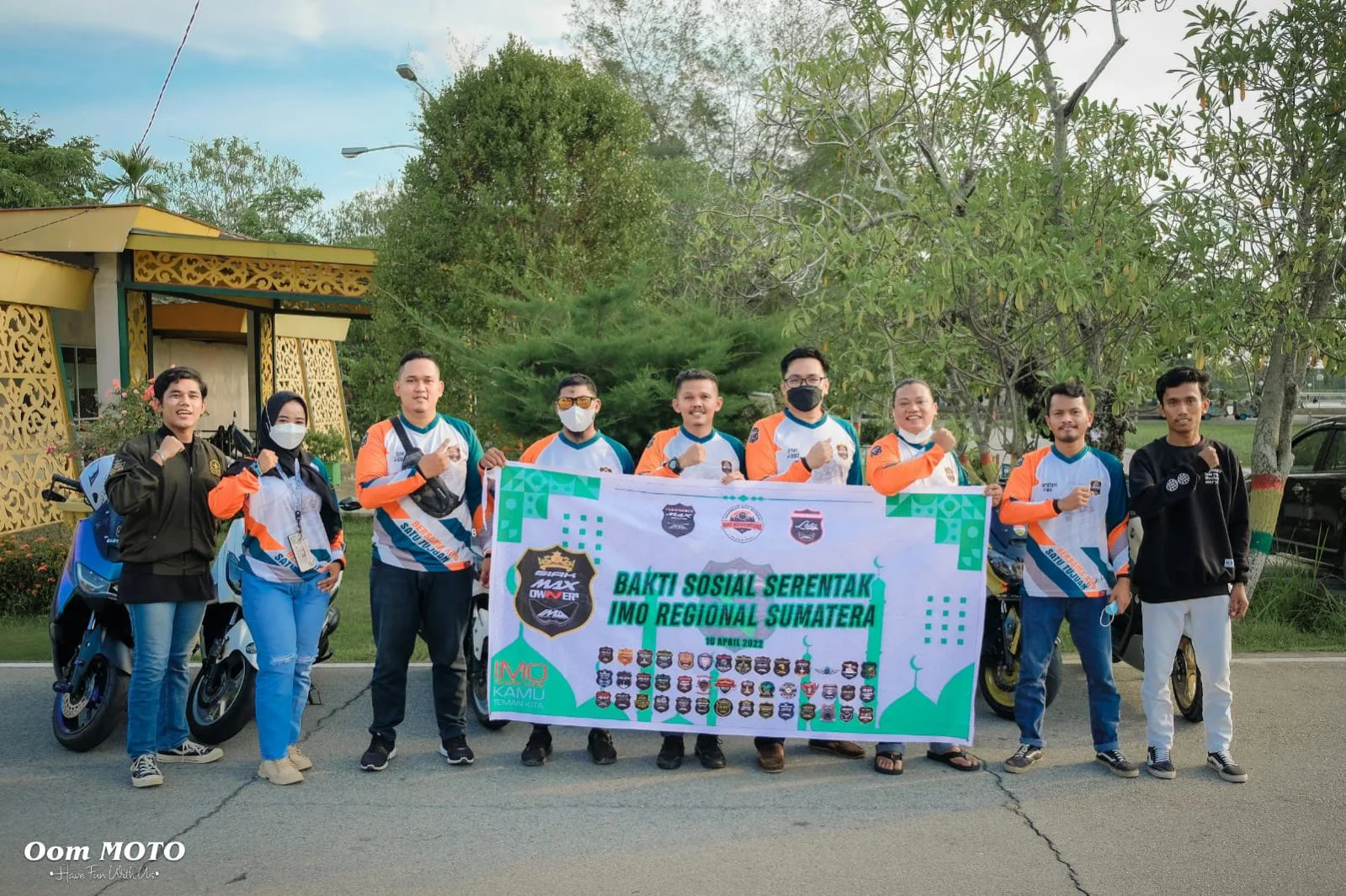 Klub Motor Siak Max Owner Berbagi Takjil dengan Pengguna Jalan