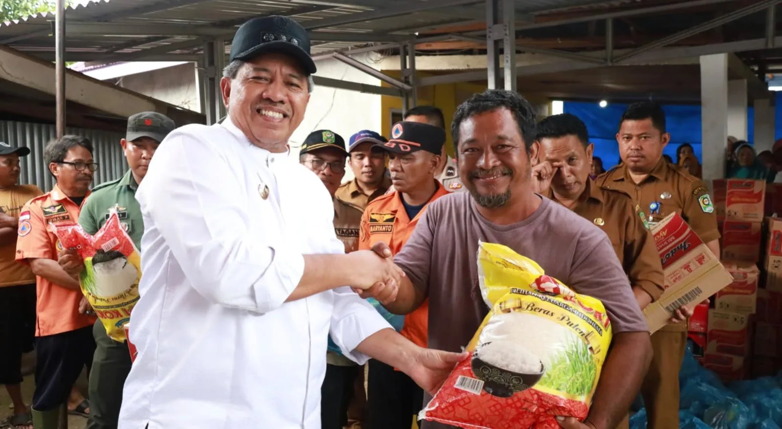 Korban Banjir di Kampung Merempan Huku dan Rantau Panjang dapat Bantuan dari Bupati Alfedri