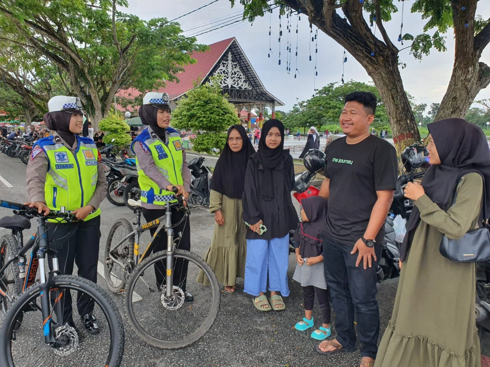 Patroli Sepeda, Satlantas Polres Siak Sampaikan Pesan Pemilu Damai Kepada Masyarakat