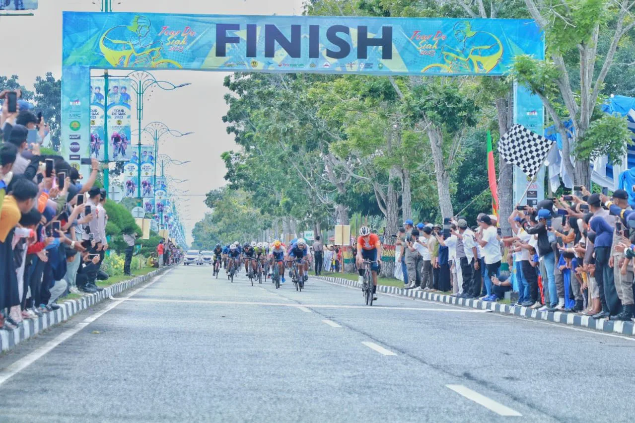 Pebalap Asal Thailand Juarai Etape I pada Iven Tour De Siak 2023