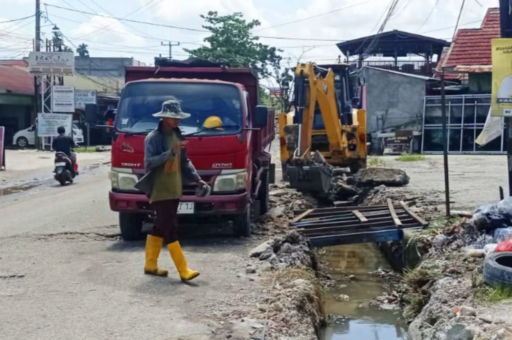 Pemprov Riau Turun Tangan Perbaiki Kerusakan Jalan Cipta Karya