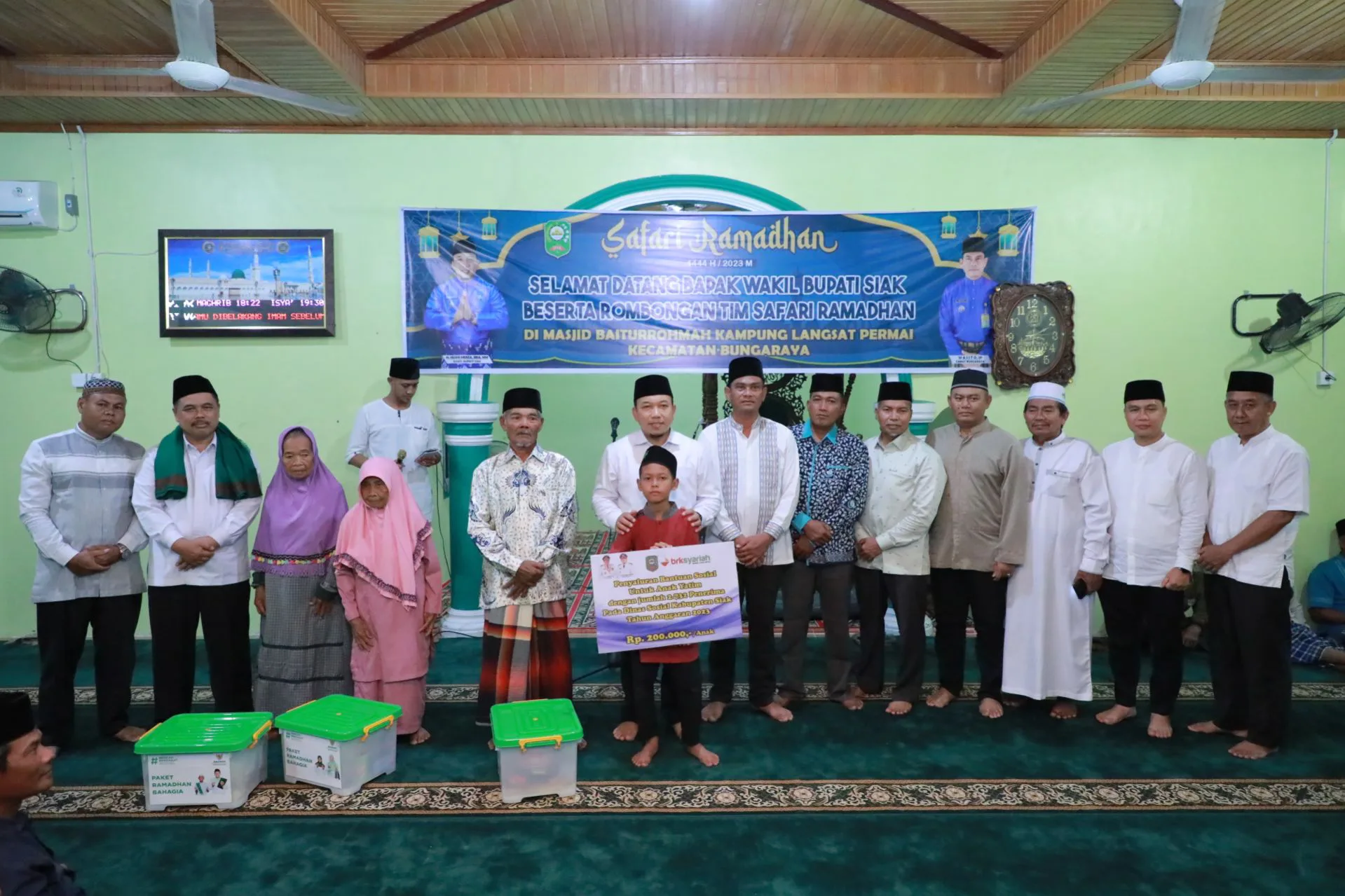Safari Ramadan di Bungaraya, Husni Merza Ingatkan Warga Antisipasi Karhutla