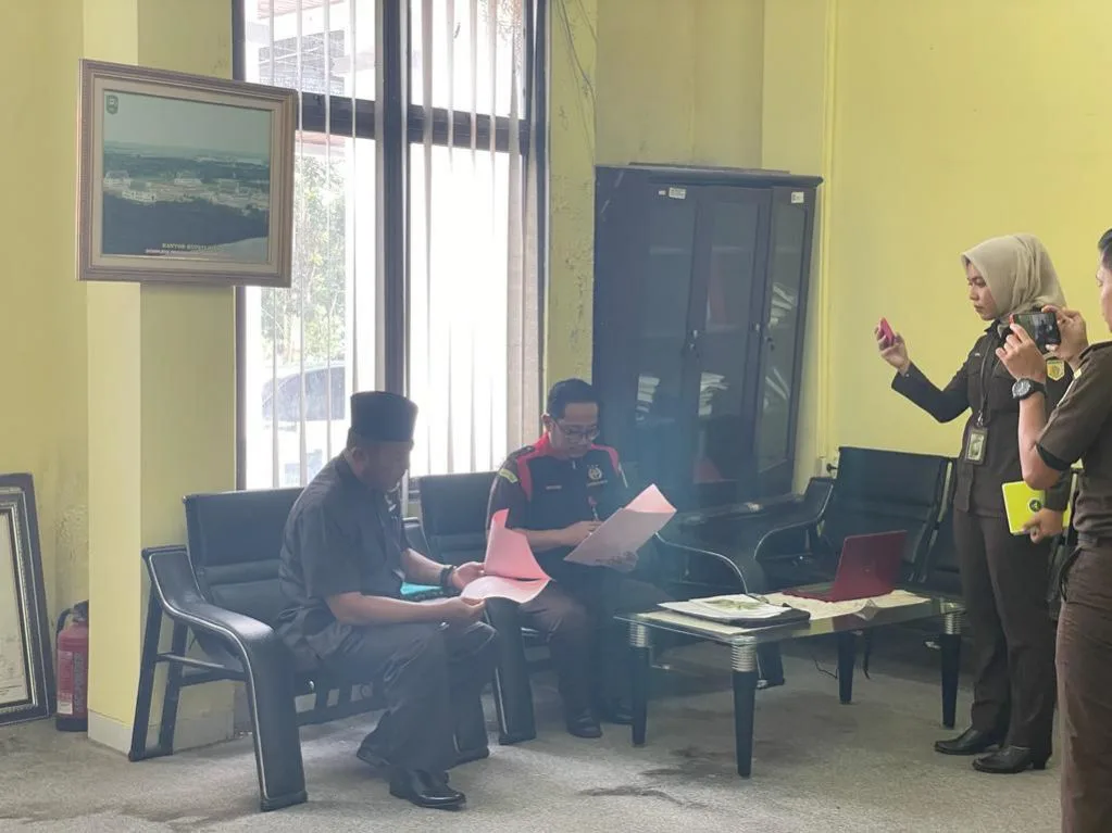 Sejarah, Jaksa Geledah Kantor Dinas Pertanian dan Distributor Pupuk  di Siak