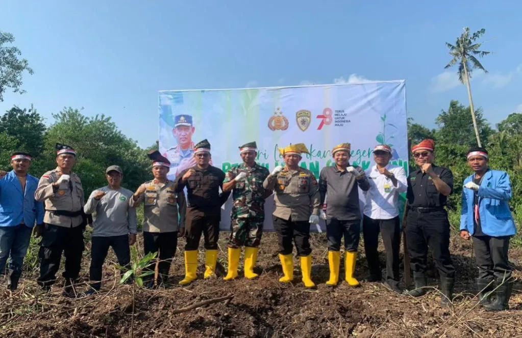 Selamatkan Lingkungan,  ketua DPRD Siak Tanam Mangrove Selamatkan Potensi dan Cegah Abrasi di Pesisir Siak