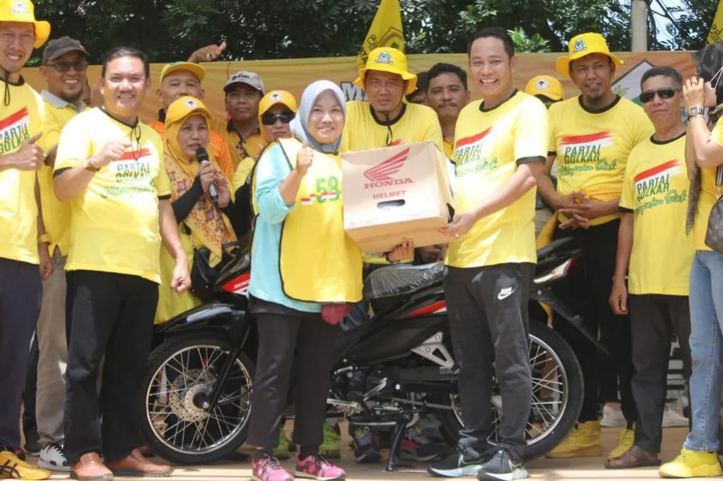 Siak Menguning, Ribuan Warga Ikut Serta Meriahkan HUT Golkar di  Siak