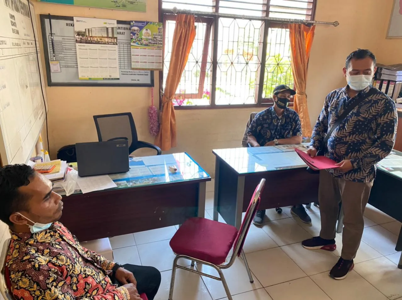 Staf Honorer di Kantor Desa Perawang Siak Terkena OTT Terkait Pengurusan Surat Tanah