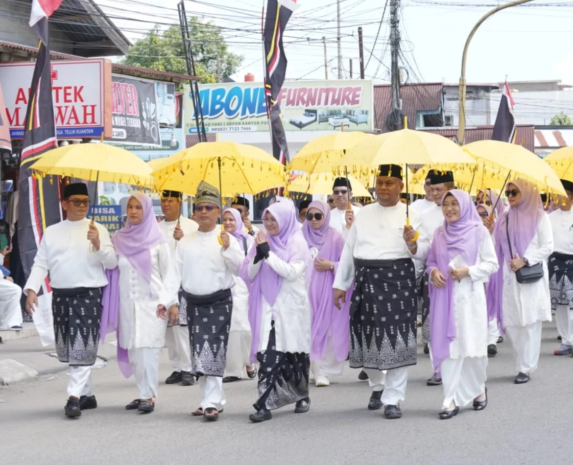 Syiarkan Semangat Al-Qur'an, Kafilah Siak Semarakkan Pawai Ta’aruf MTQ XLIV Riau di Kuansing