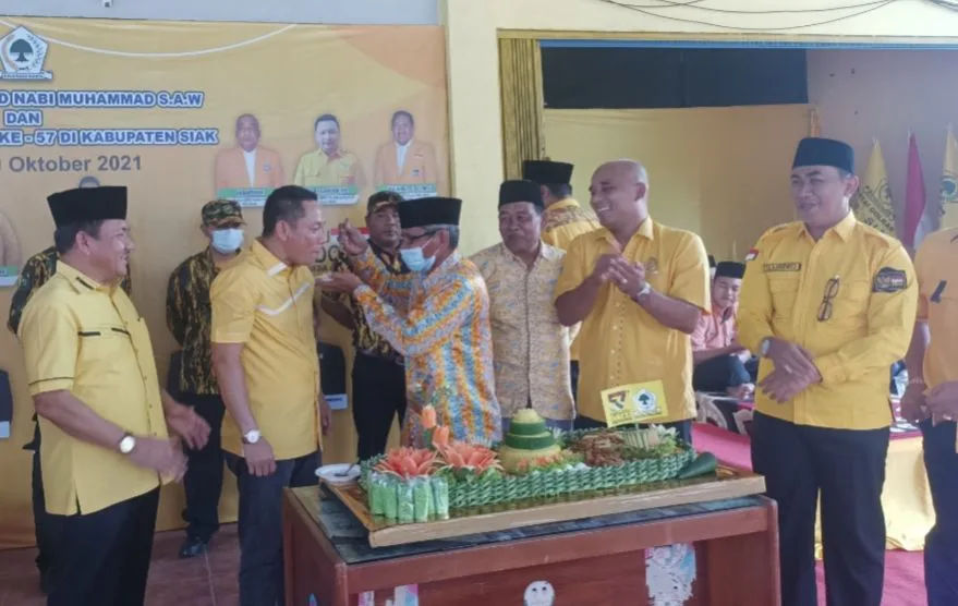 Tasyakuran HUT ke -57, Golkar Siak Bagikan Ribuan Paket Sembako dan Santuni Anak Yatim