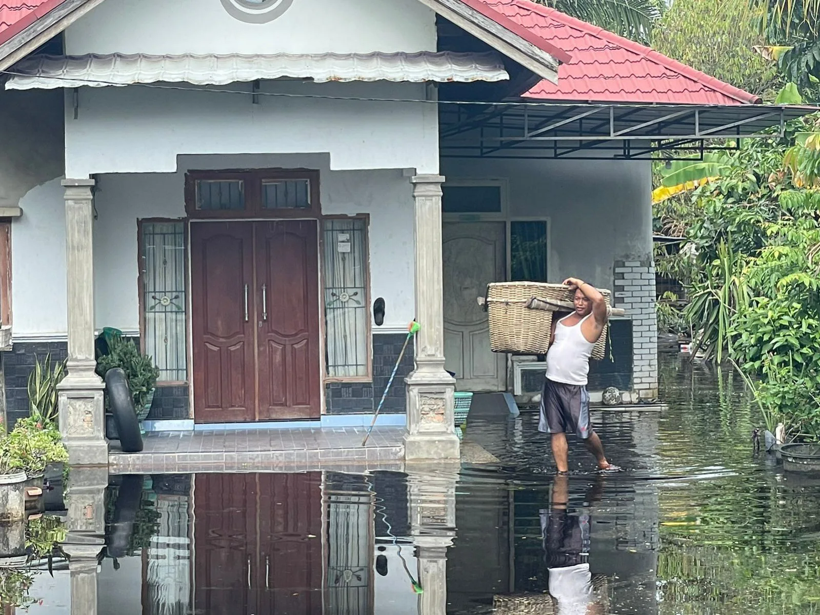 Terkait Banjir, Wakil Bupati Siak Mita Warga Bersabar