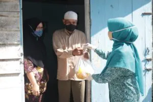TP PKK Siak Distribusikan 100 Paket Sembako Untuk Dhuafa di Koto Gasib dan Bungaraya
