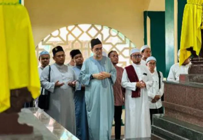 Ulama Hadis Maroko Kagumi Jejak Peradaban Kesultanan Siak, Ziarahi Makam Sultan hingga Pendiri Pekanbaru