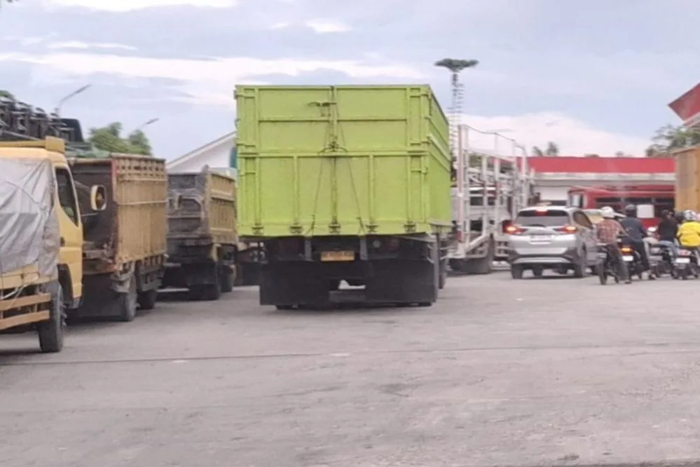 Warga Pekanbaru Antre Panjang Demi Bio Solar, Pemprov Ajukan Penambahan Kuota BBM ke Pertamina