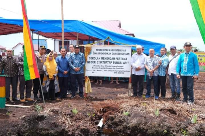 Bangun Gedung Sekolah di Dusun Mungkal, Alfedri Berharap Siak Bebas Buta Aksara