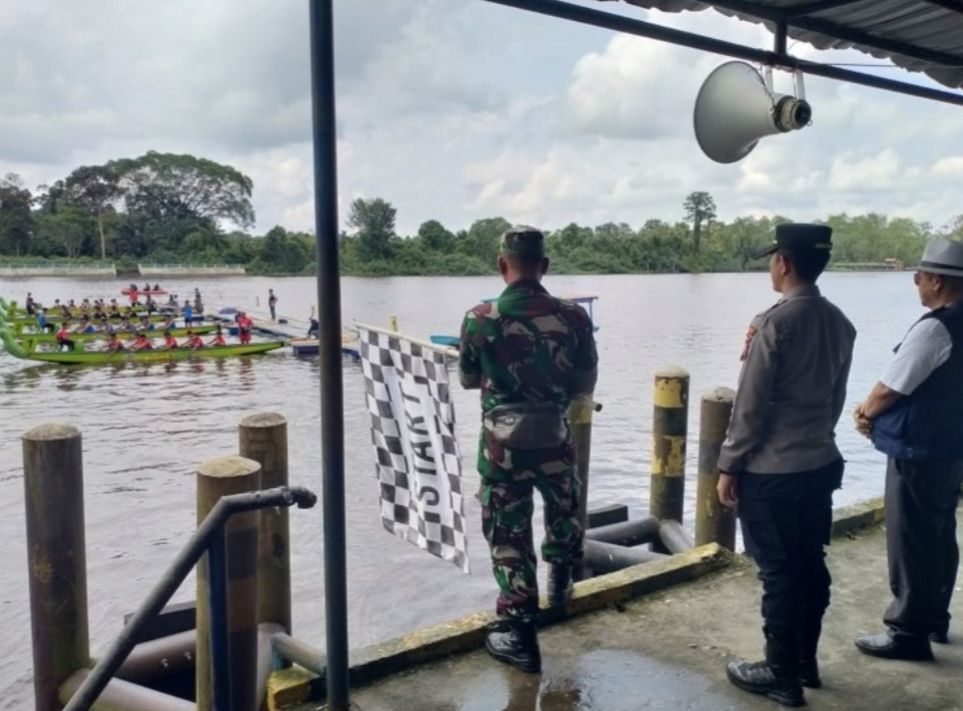 Dandim Siak Lepas Peserta Lomba Siak Serindit Boat Race 2023