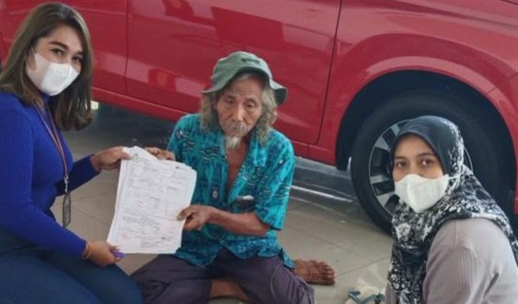 Kakek Pemulung di Sragen Bawak Uang Sekarung untuk Beli Mobil Cash