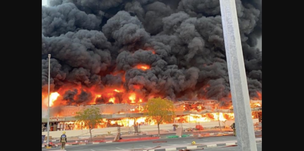 Pasar di Kota Ajman Dubai Terbakar