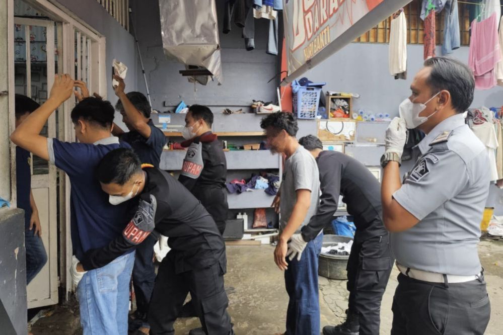Petuga Lapas Selatpanjang Geledah Kamar Warga Binaan, Untuk Mencari Ini!