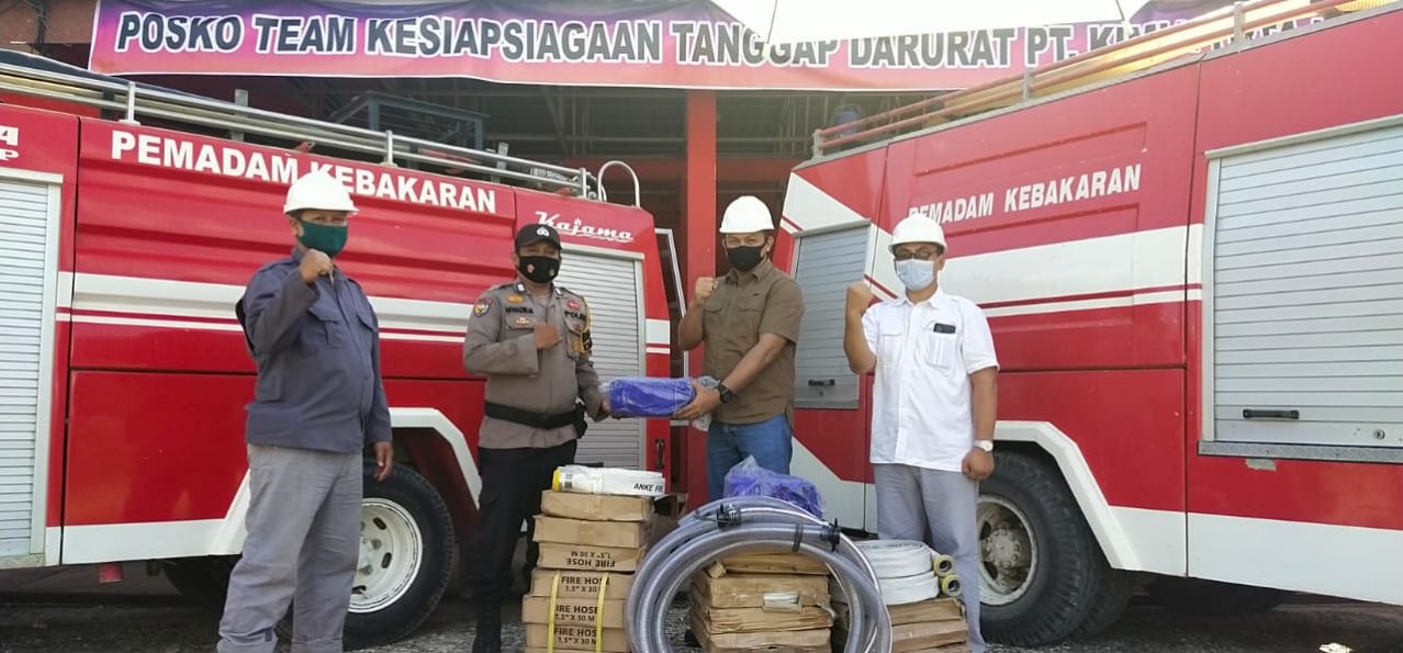 PT KTU Serahkan Bantuan Alat Pemadam Kebakaran untuk Polres Siak